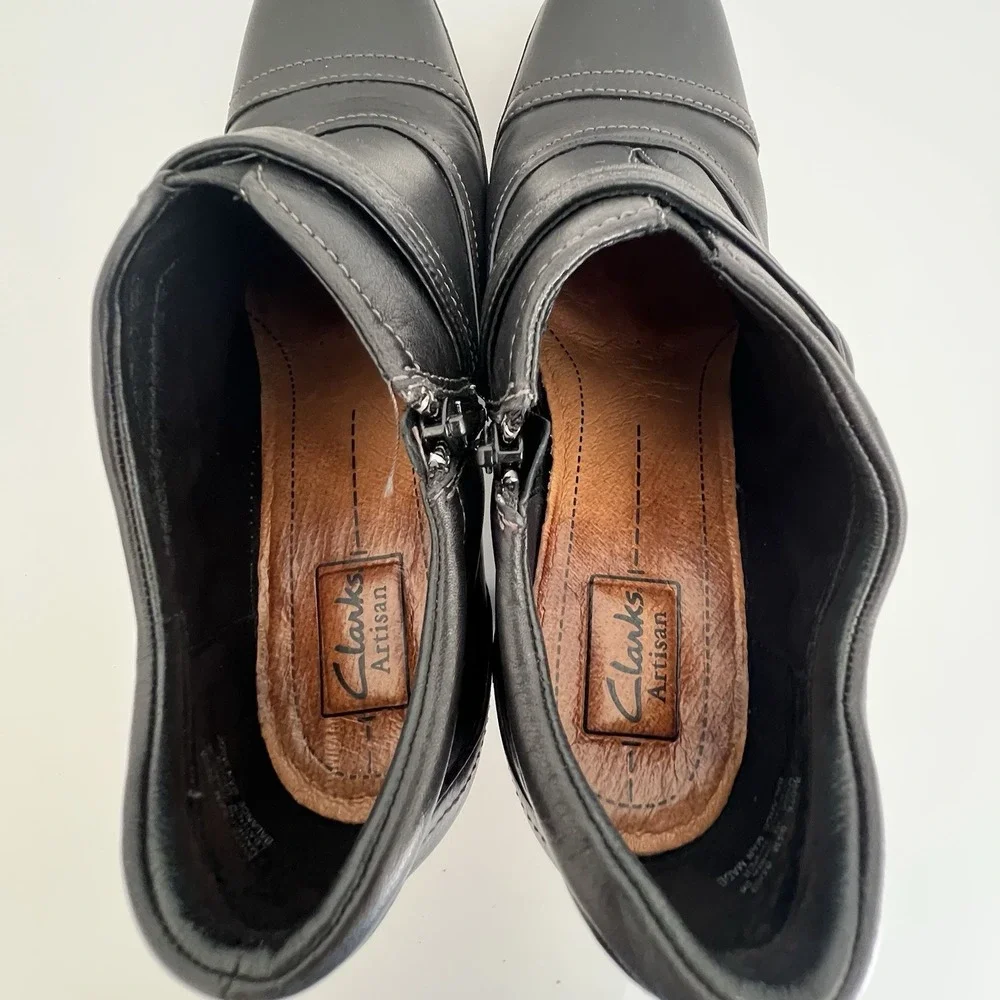 Clarks Artisan Active Air Women's Black Leather Booties Side Zip Size 9.5